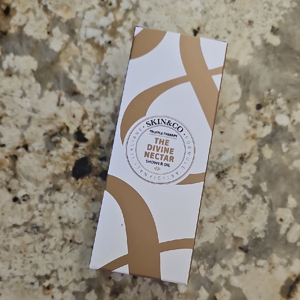 SKIN & CO - The Divine Nectar Shower Oil, NIB - Full Size 8.4 fl oz